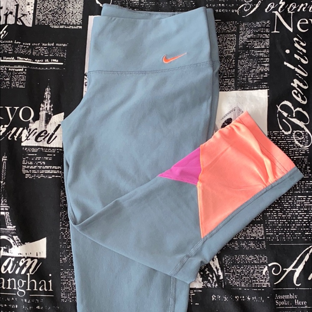 Nike Women’s Cropped Leghings